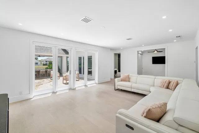 Woodfield Country Club Residence photo 10