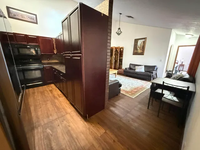 Residence photo 5