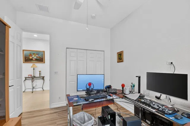 Residence photo 30