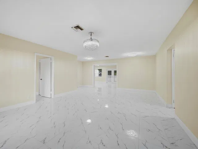 Residence photo 7