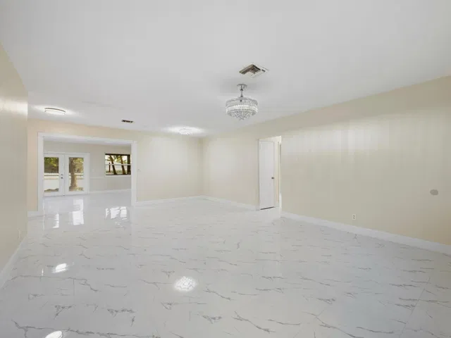 Residence photo 8