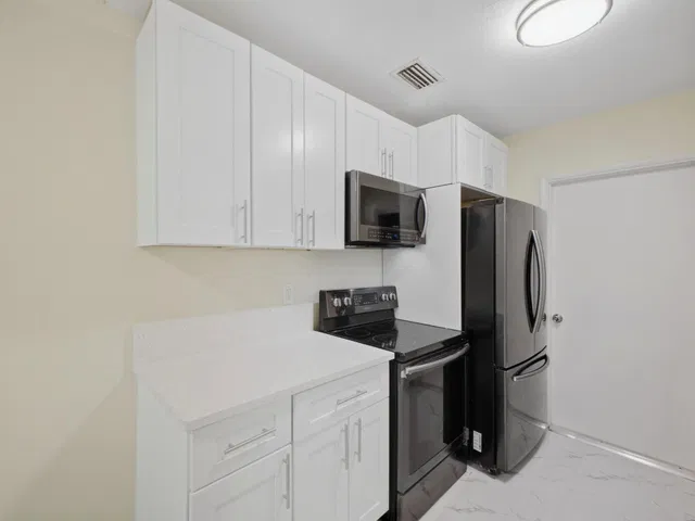 Residence photo 17