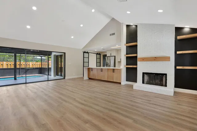 Residence photo 12