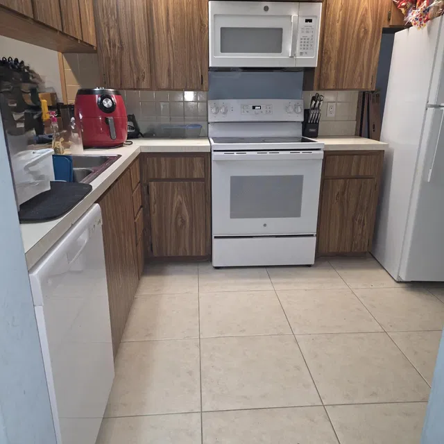Unit 305 photo 2