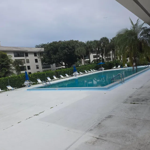 Unit 305 photo 8