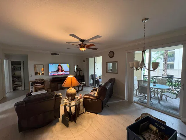 Residence photo 12