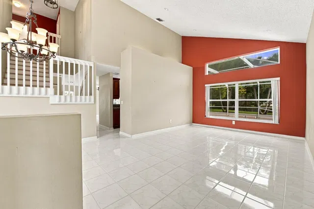  Residence photo 6