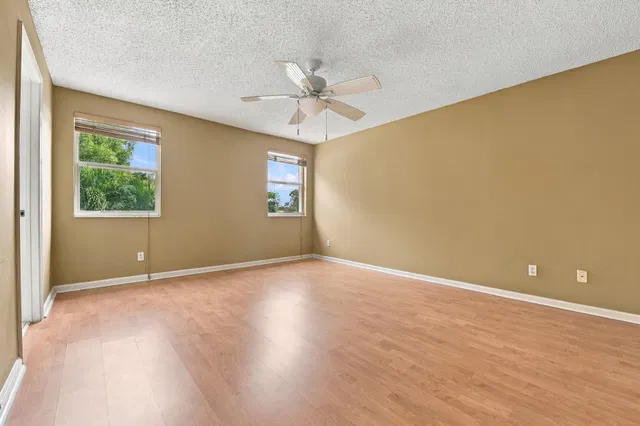  Residence photo 17