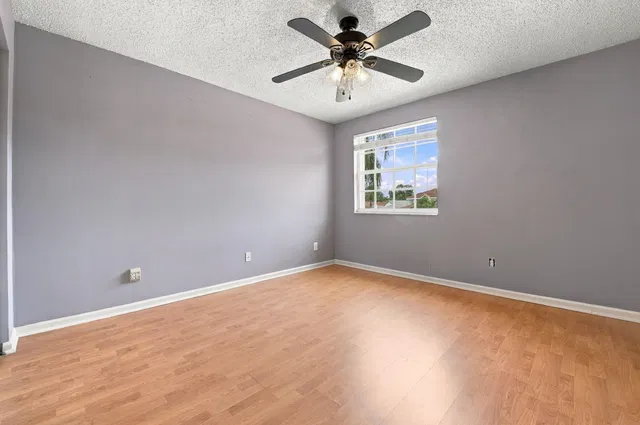  Residence photo 30