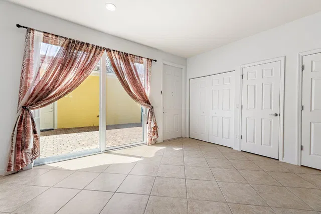 Residence photo 32