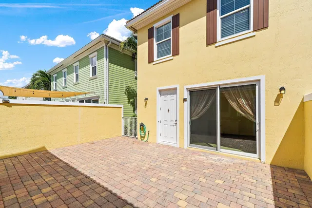 Residence photo 57