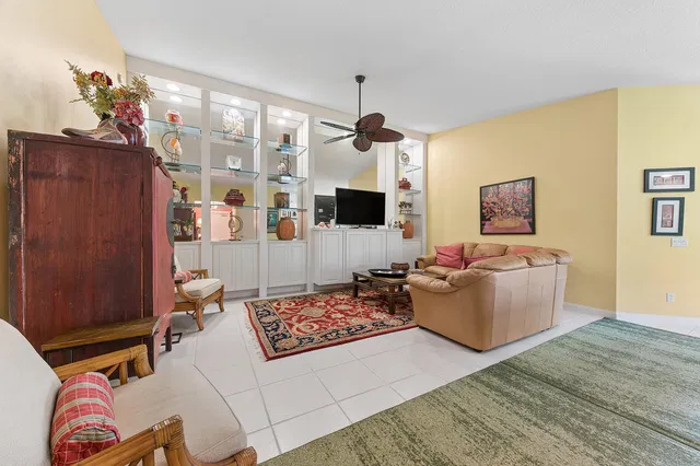  Residence photo 6