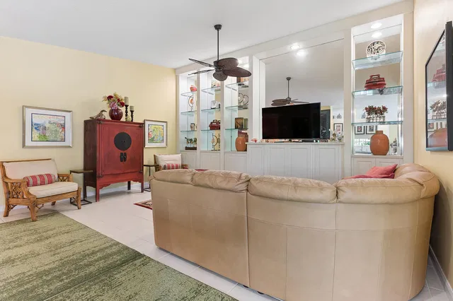  Residence photo 7
