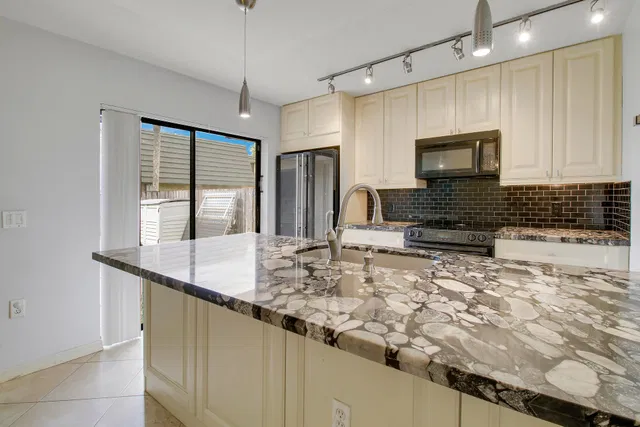  Residence photo 28