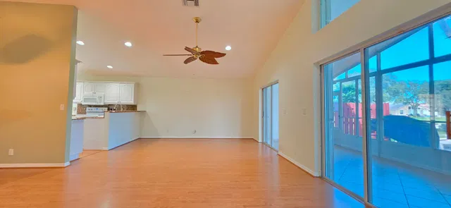  Residence photo 9