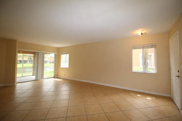  Residence photo 9