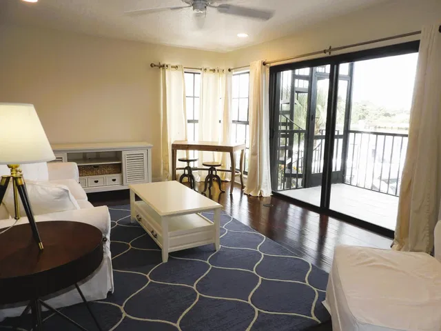  Residence photo 24