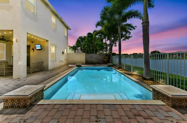 Residence photo 2