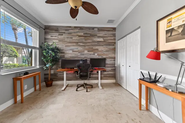 Residence photo 16