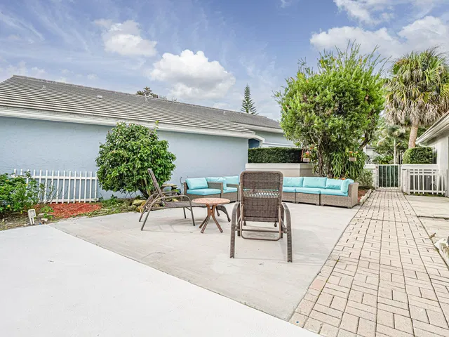  Residence photo 34