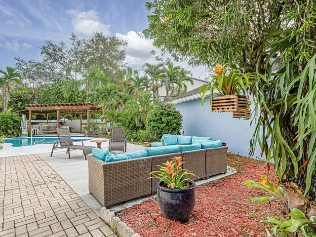  Residence photo 35