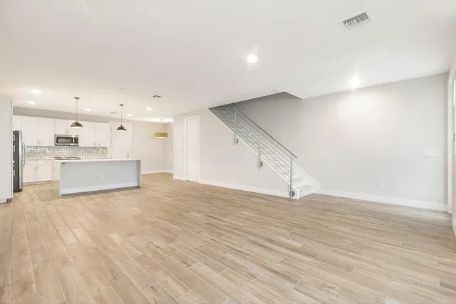  Residence photo 4