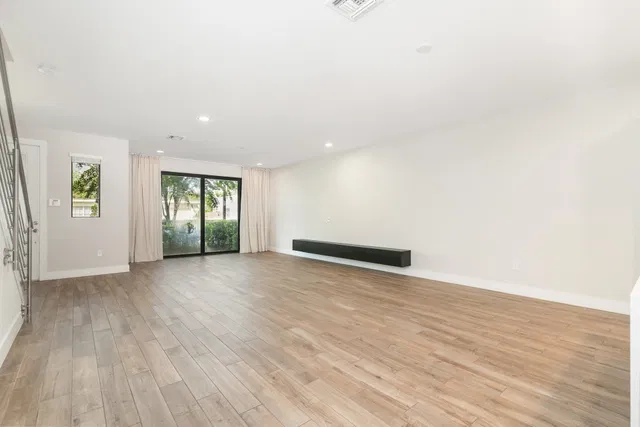  Residence photo 5