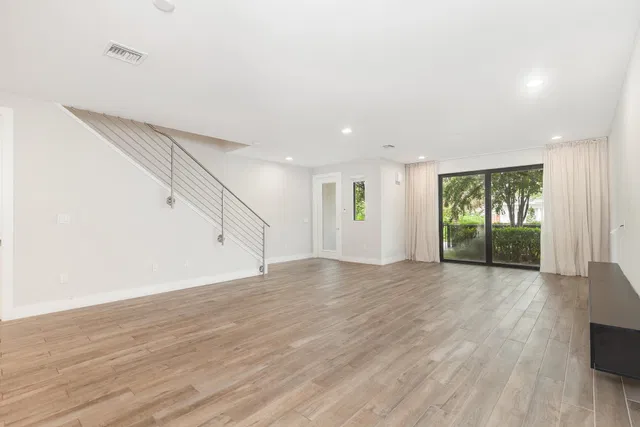  Residence photo 6