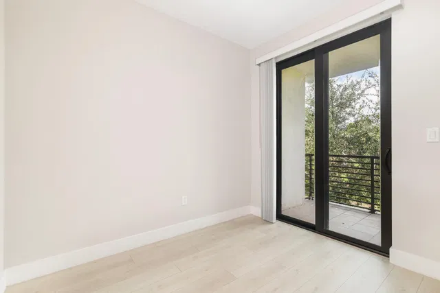 Residence photo 15