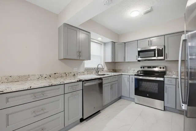 Residence photo 3