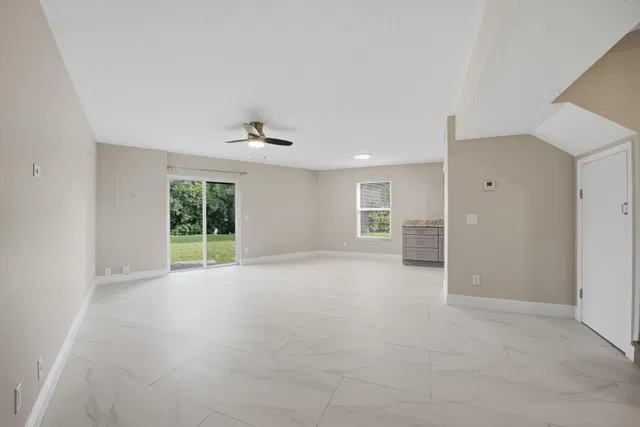 Residence photo 6