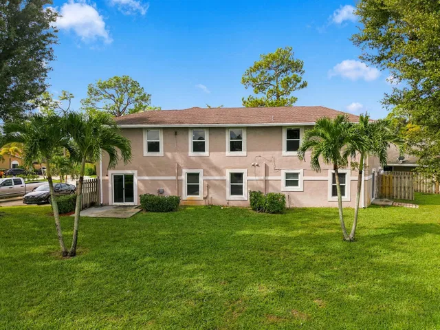 Residence photo 25