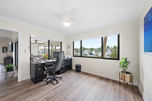 Residence photo 16