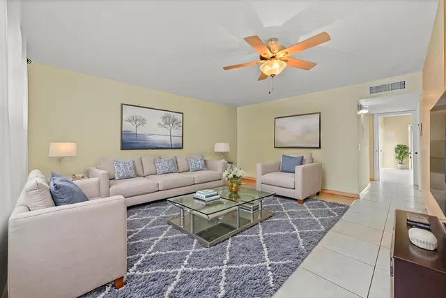 Residence photo 3