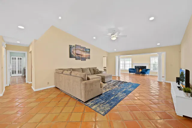 Residence photo 2