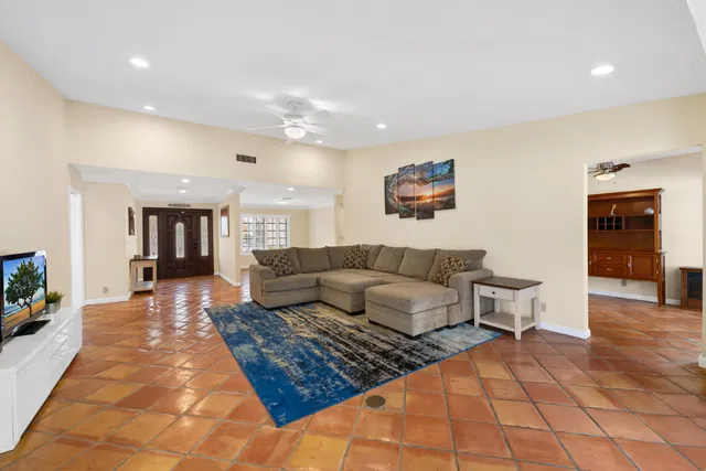 Residence photo 3