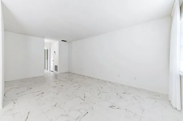 Unit 17-1710 photo 3