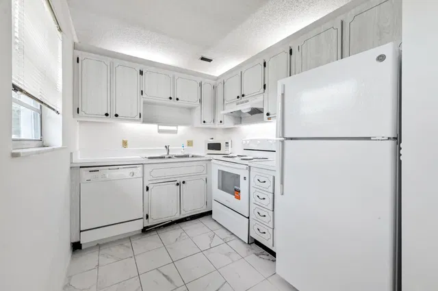Unit 17-1710 photo 5