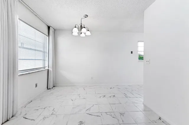 Unit 17-1710 photo 7