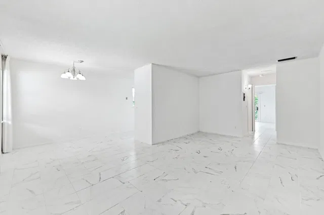 Unit 17-1710 photo 9