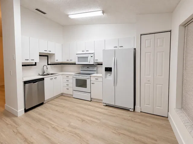  Unit F photo 4