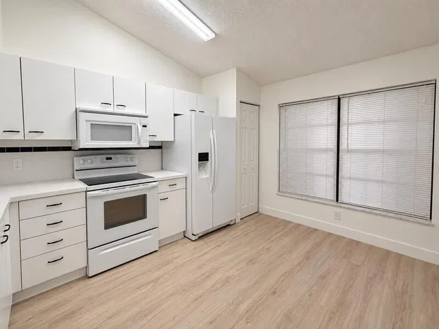  Unit F photo 5