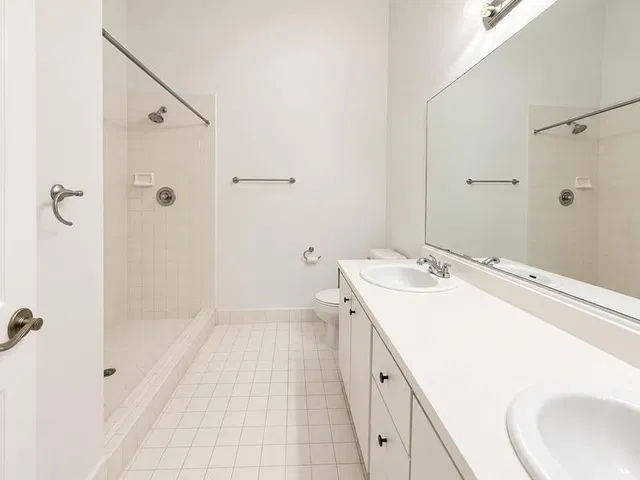  Unit F photo 12