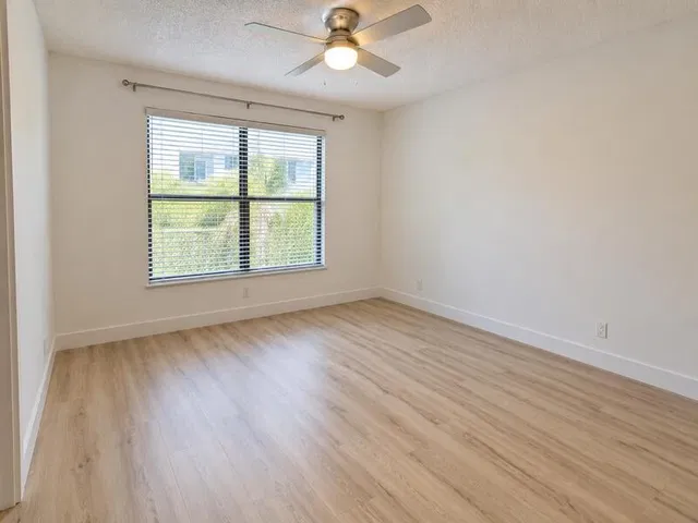  Unit F photo 14