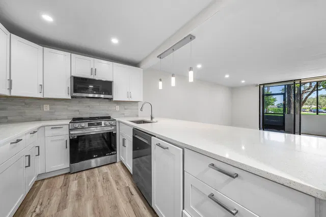 Unit 105 photo 18