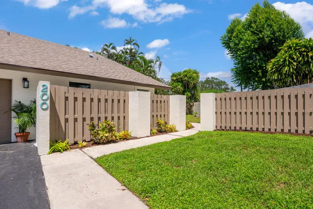 Residence photo 3
