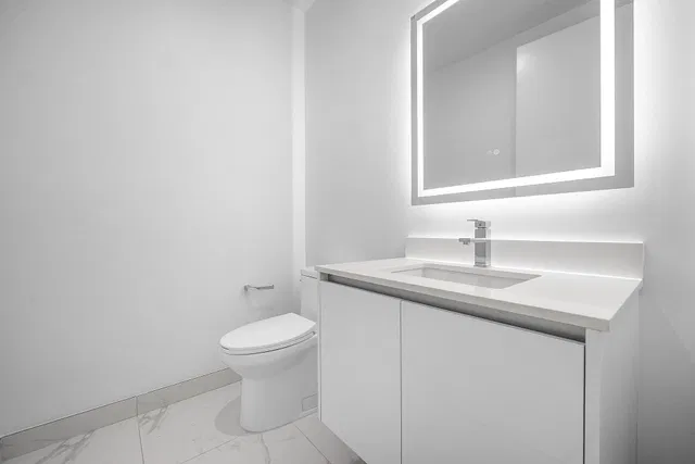 Nautilus 220 Unit 2202 photo 6
