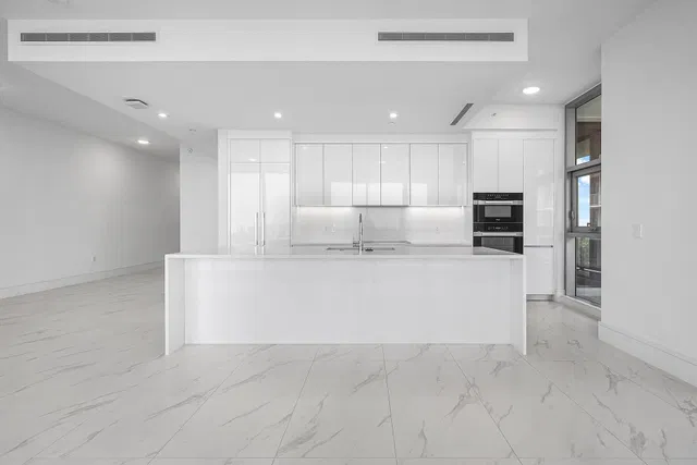 Nautilus 220 Unit 2202 photo 7
