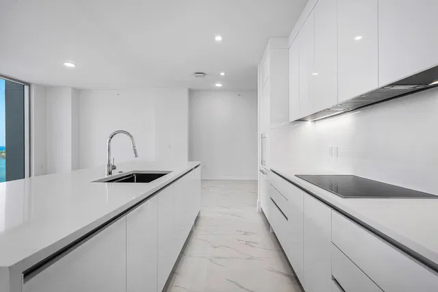 Nautilus 220 Unit 2202 photo 8