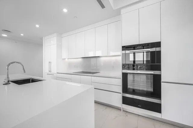 Nautilus 220 Unit 2202 photo 9